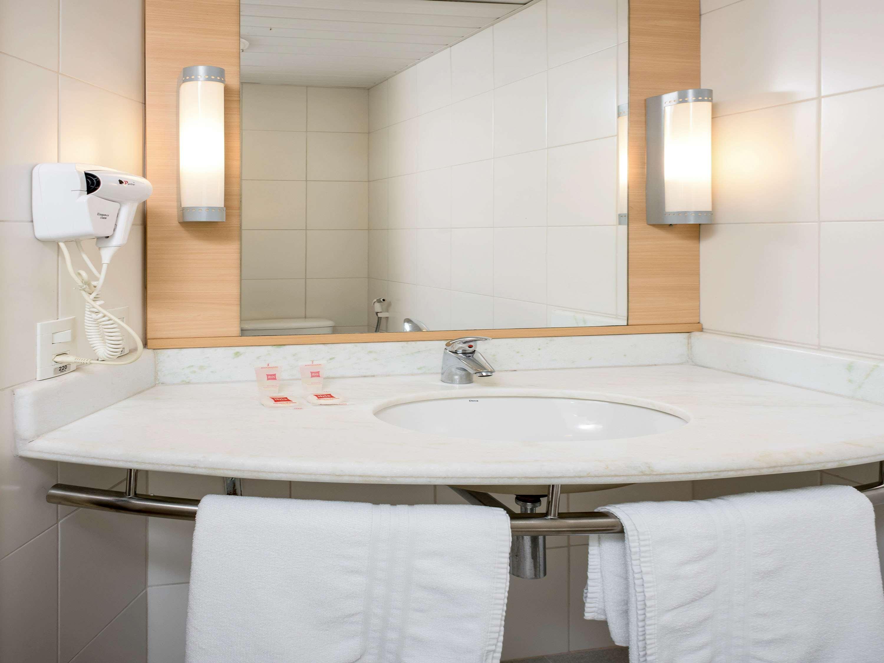 Отель Ibis Belem Aeroporto Экстерьер фото