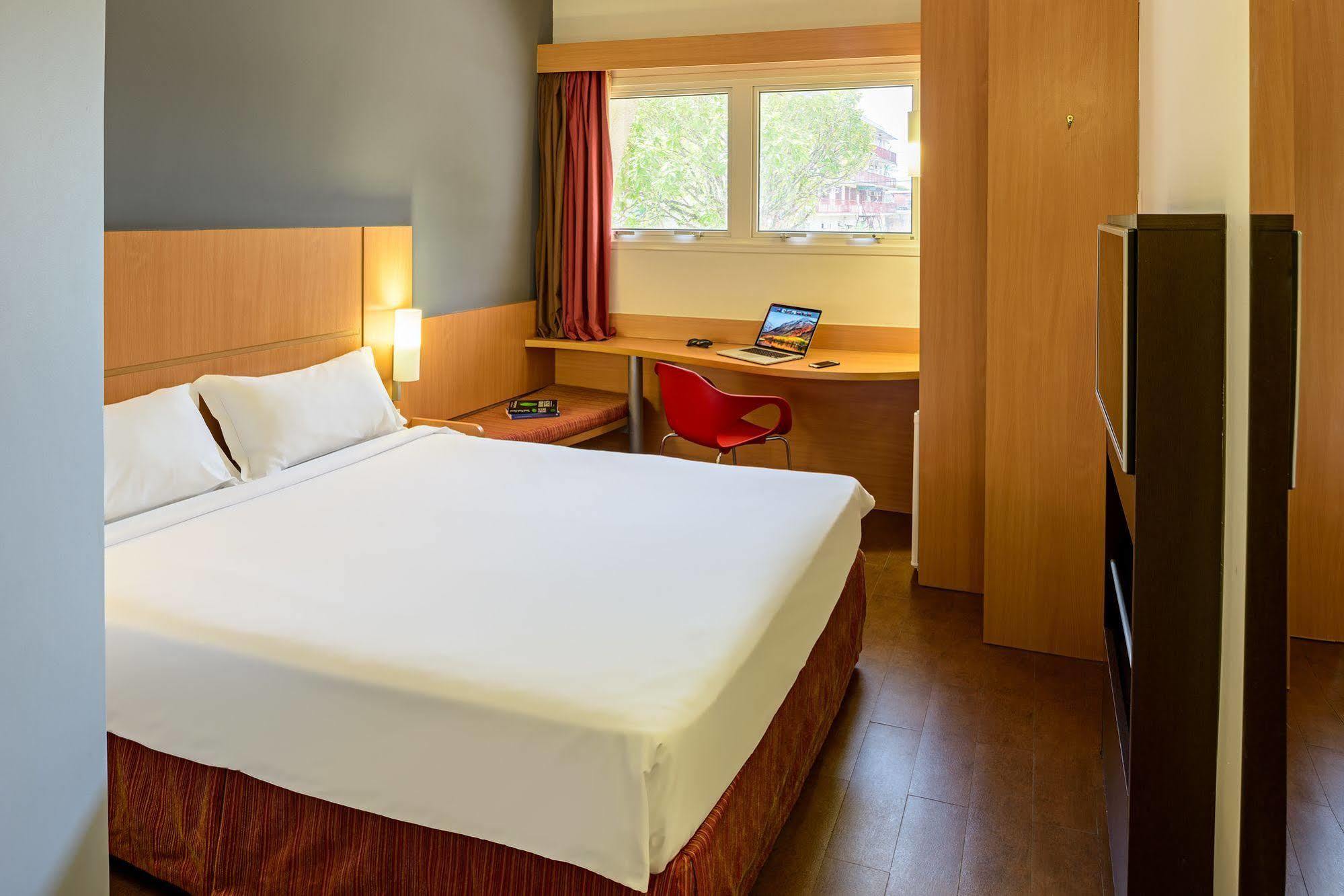 Отель Ibis Belem Aeroporto Экстерьер фото